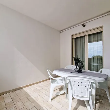 Apartment Perfect Flat For Six In Beachfront Complex