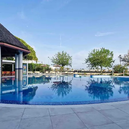 Perfect Flat For Six In Beachfront Complex *
