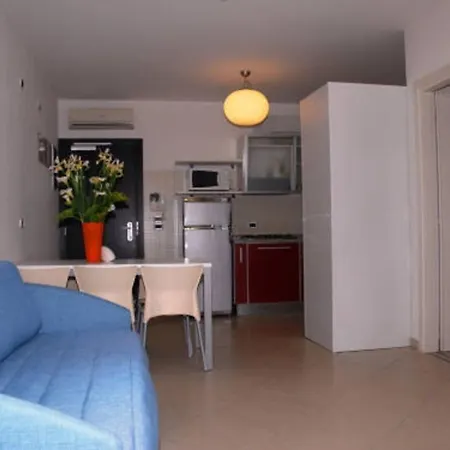 Perfect Flat For Six In Beachfront Complex Apartment *