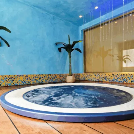 Perfect Flat For Six In Beachfront Complex Apartment *